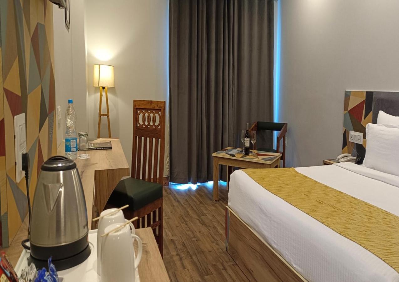 Hotel Square One By D'Polo دارامشالا المظهر الخارجي الصورة