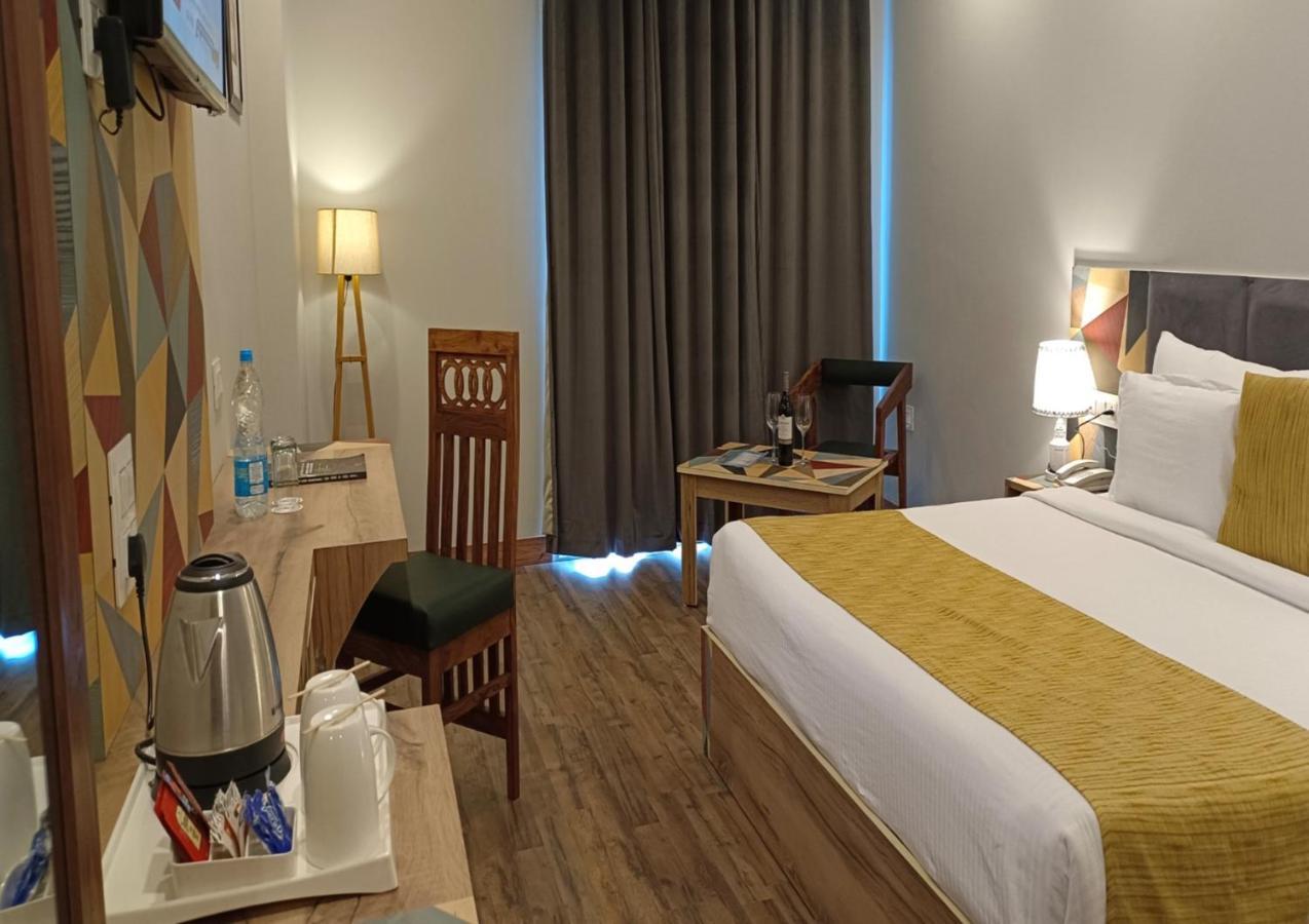 Hotel Square One By D'Polo دارامشالا المظهر الخارجي الصورة