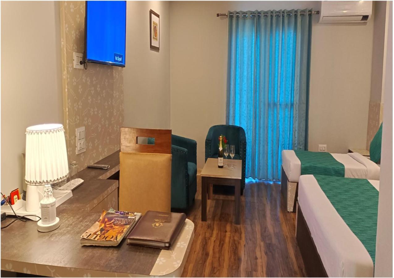 Hotel Square One By D'Polo دارامشالا المظهر الخارجي الصورة