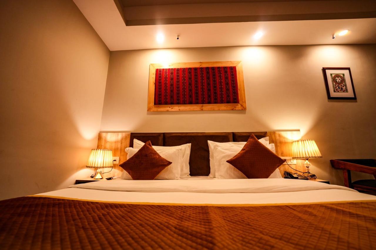 Hotel Square One By D'Polo دارامشالا المظهر الخارجي الصورة