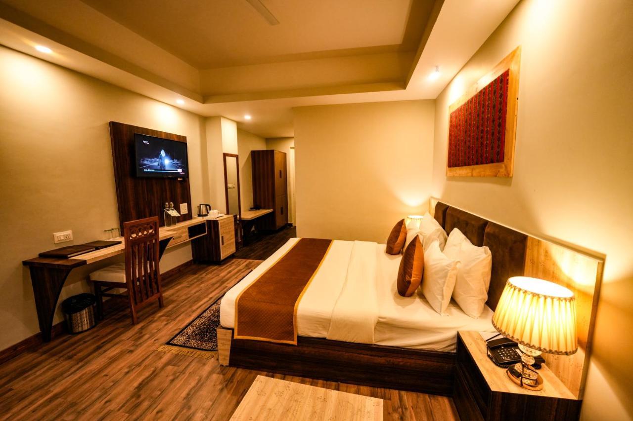 Hotel Square One By D'Polo دارامشالا المظهر الخارجي الصورة