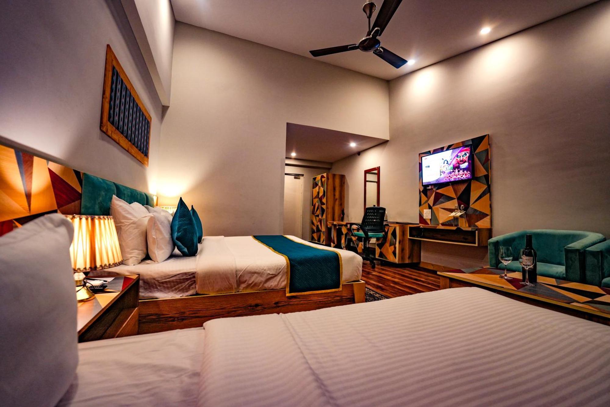 Hotel Square One By D'Polo دارامشالا المظهر الخارجي الصورة