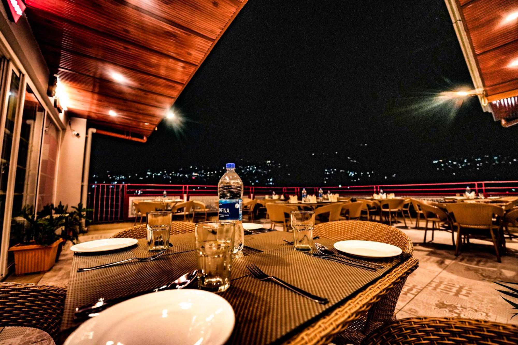 Hotel Square One By D'Polo دارامشالا المظهر الخارجي الصورة