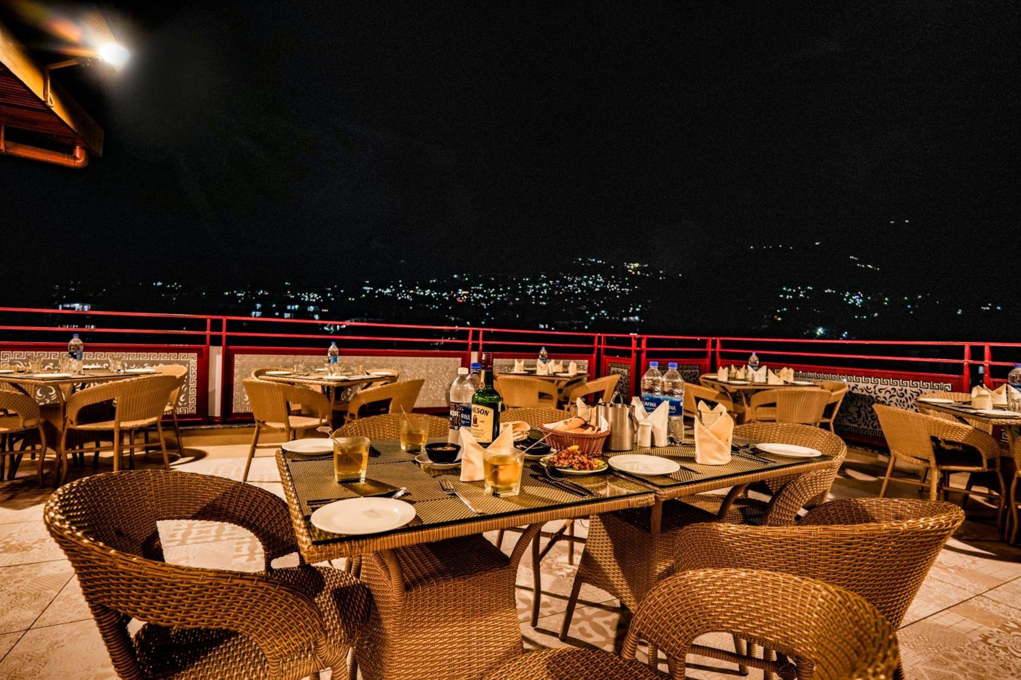 Hotel Square One By D'Polo دارامشالا المظهر الخارجي الصورة