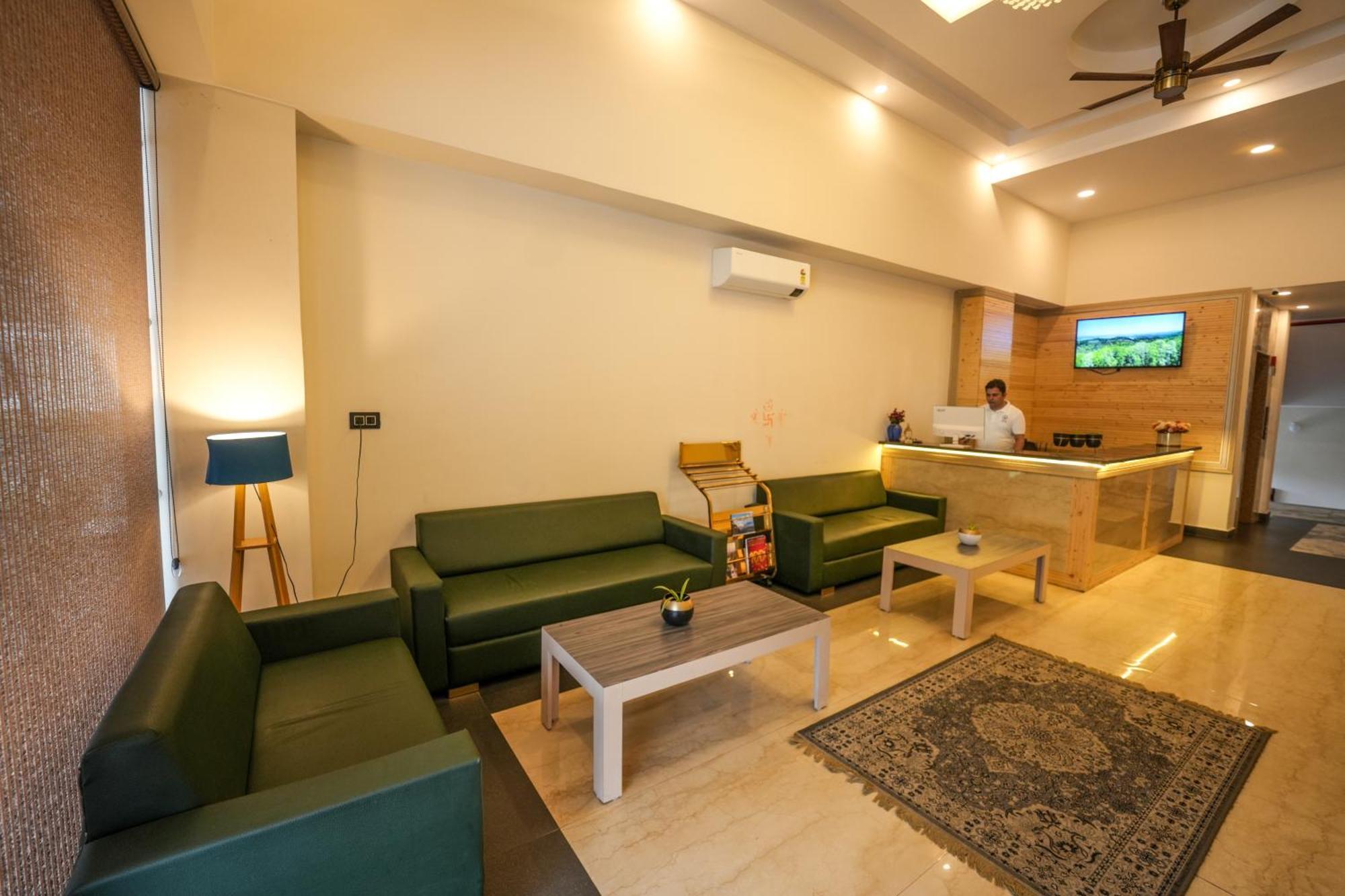 Hotel Square One By D'Polo دارامشالا المظهر الخارجي الصورة