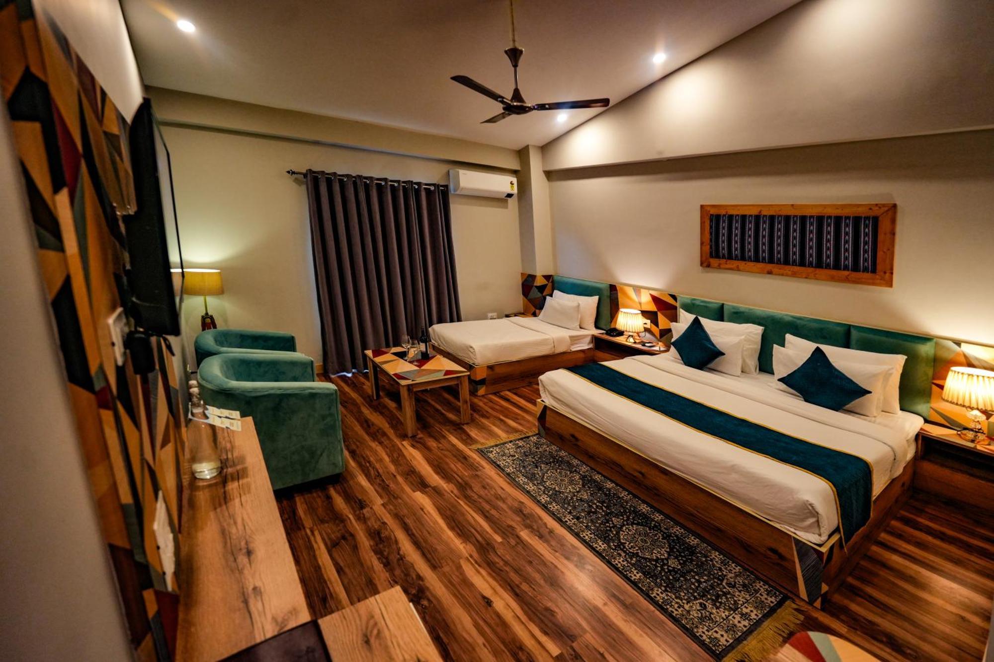 Hotel Square One By D'Polo دارامشالا المظهر الخارجي الصورة